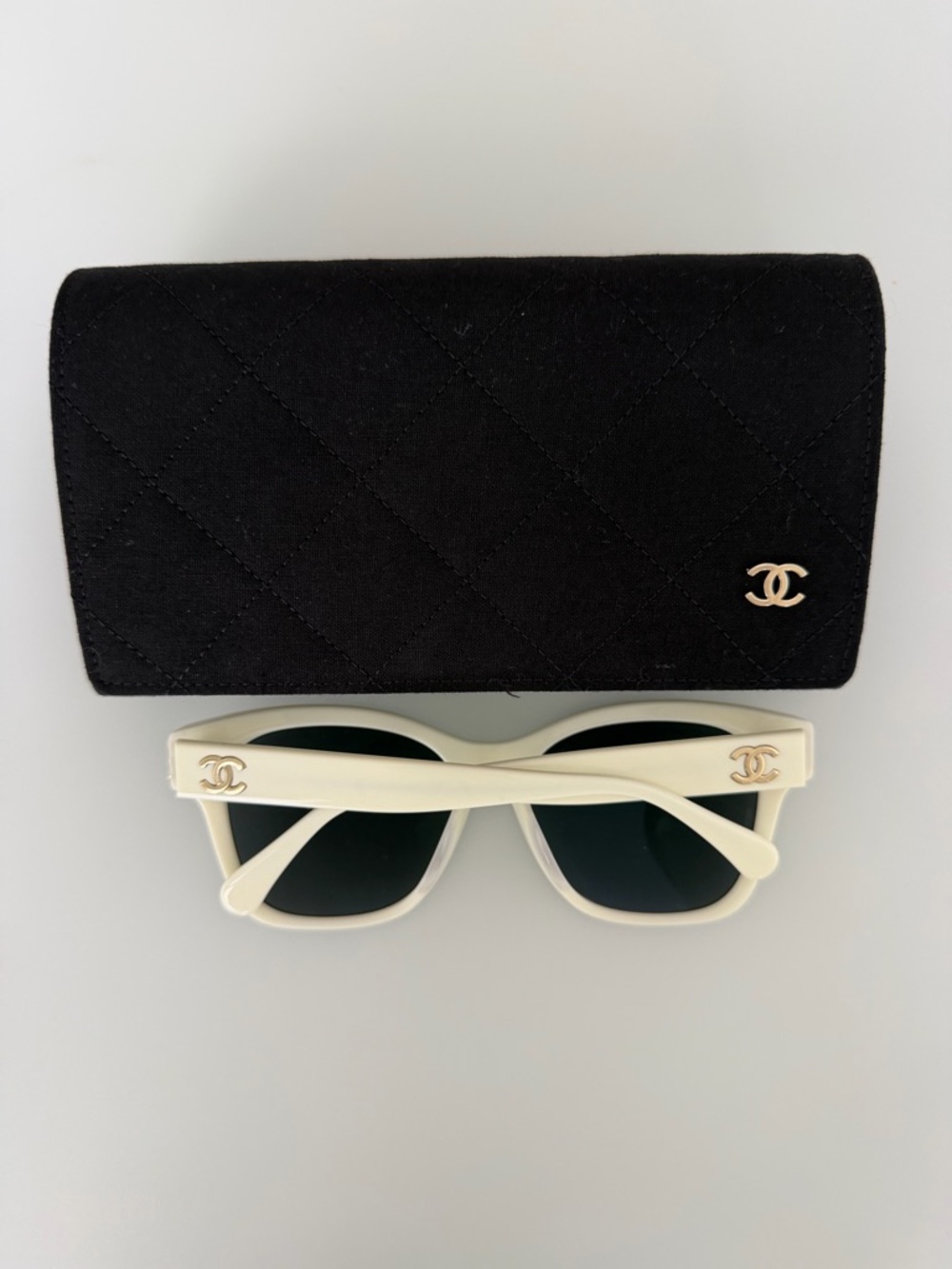 CHANEL White Pearl Sunglasses - Picture 3 of 6
